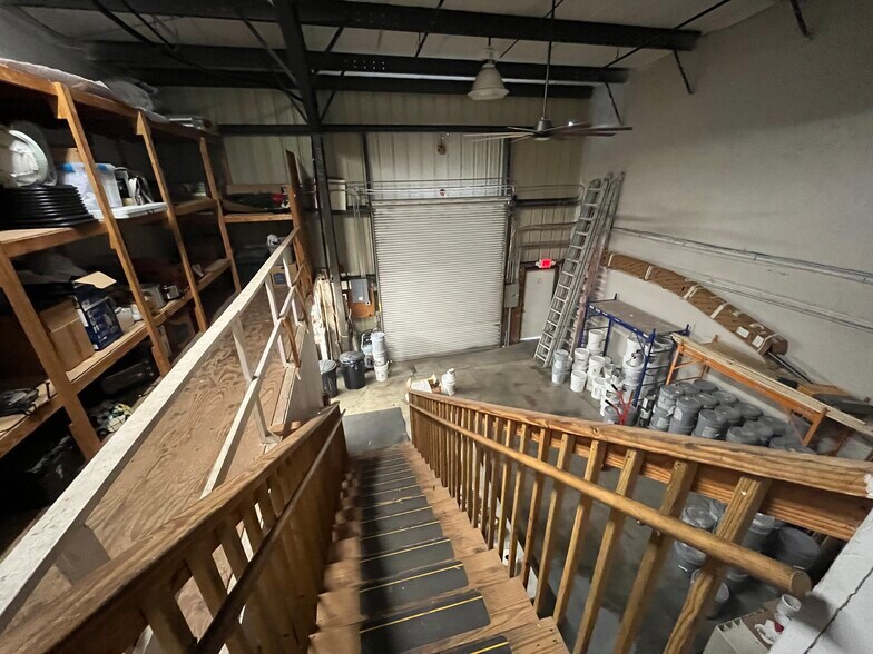 More Photos Of 12155 Metro Pky, Fort Myers Showroom For Lease