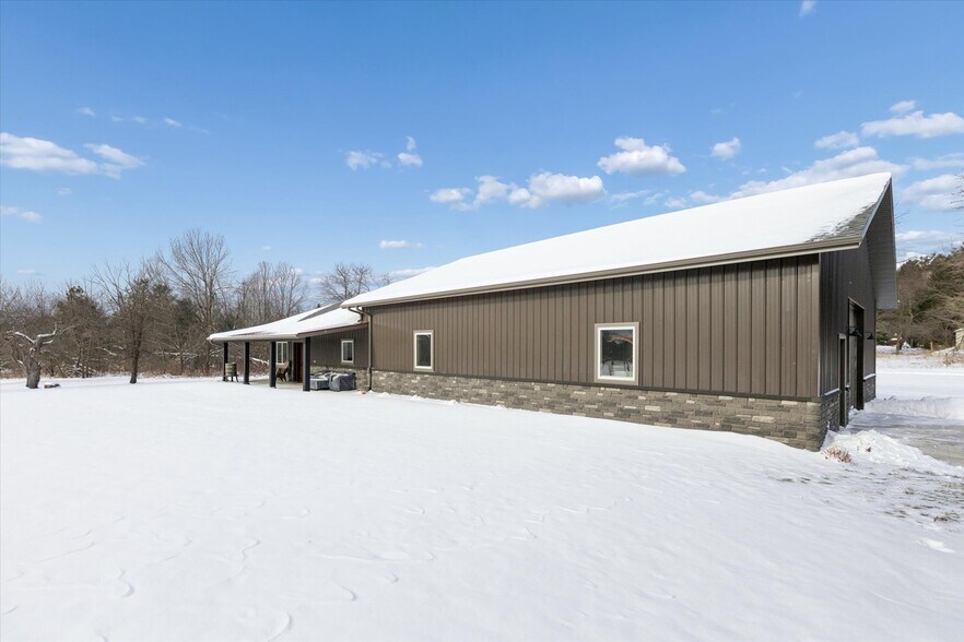 More Photos Of 8370 Lakeview Rd, Alanson Winery Vineyard For Sale