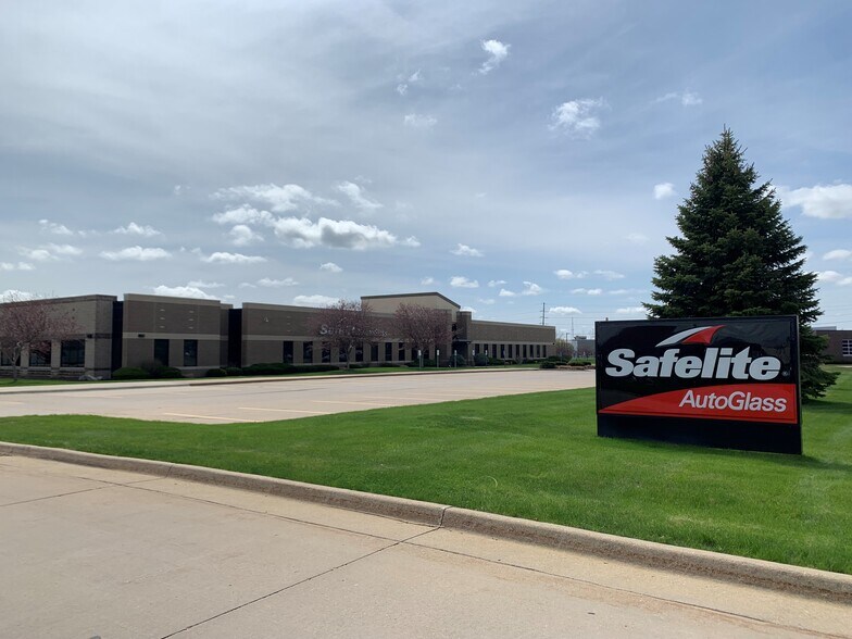 More Photos Of 1125 Dina Ct, Hiawatha Office For Lease