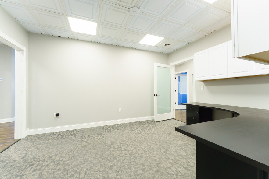 More Photos Of 315 W North St, Brighton Medical For Lease