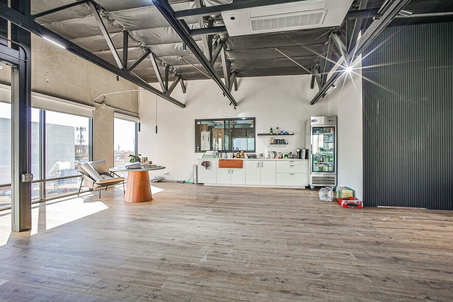 More Photos Of 5995 W Wigwam Ave, Las Vegas Warehouse For Sale