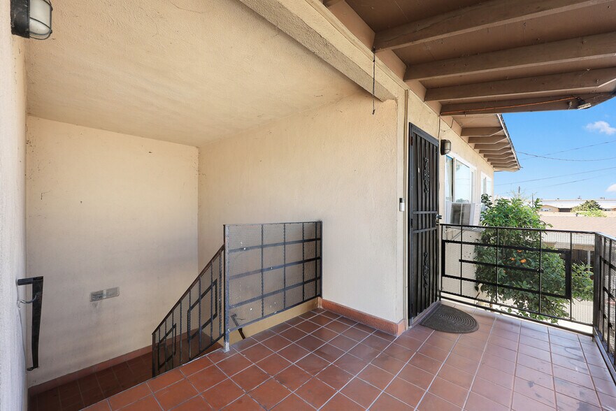 More Photos Of 5913 Greenwood Ave, Commerce Apartments For Sale