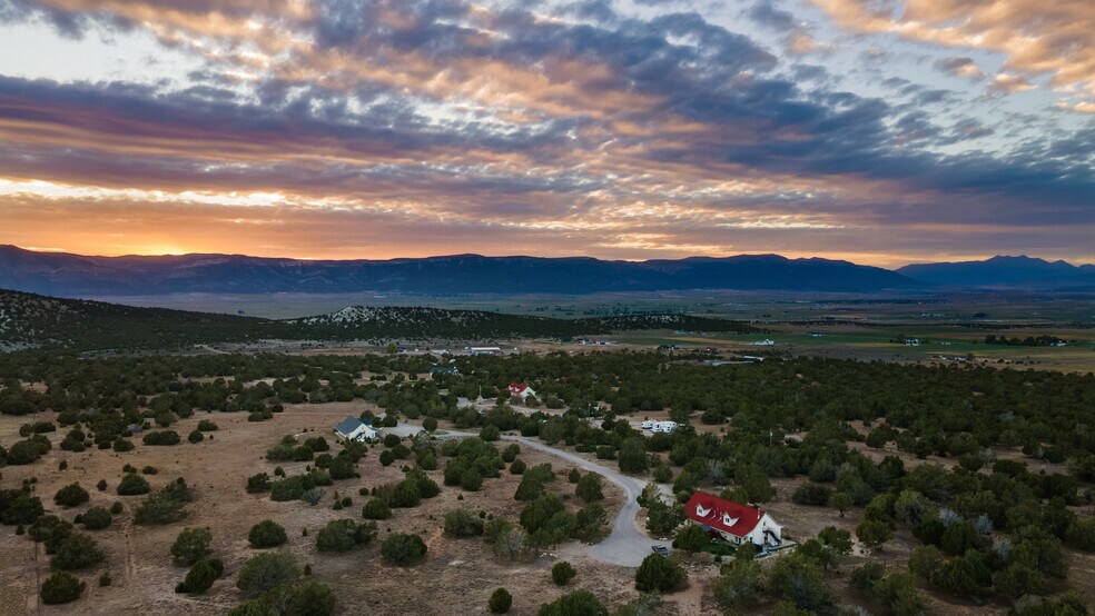 More Photos Of 11550 Pigeon Hollow Rd, Spring City Hotel For Sale