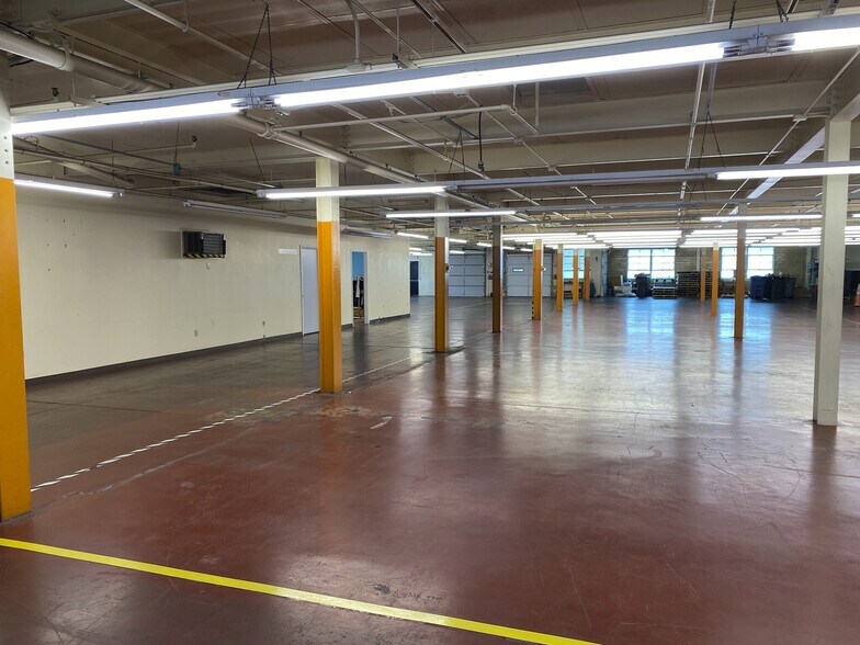 More Photos Of 4 Front Street Plz, Mohnton Warehouse For Lease