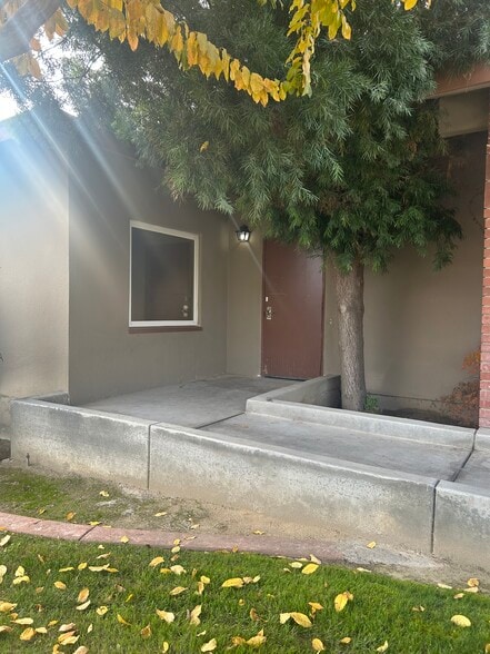 More Photos Of 2511 Logan St, Selma Medical For Lease