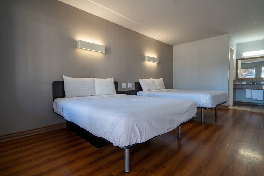 More Photos Of 840 S Indian Hill Blvd, Claremont Hotel For Sale