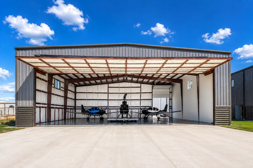 More Photos Of 3000 Westcourt rd, Denton Airplane Hangar For Sale