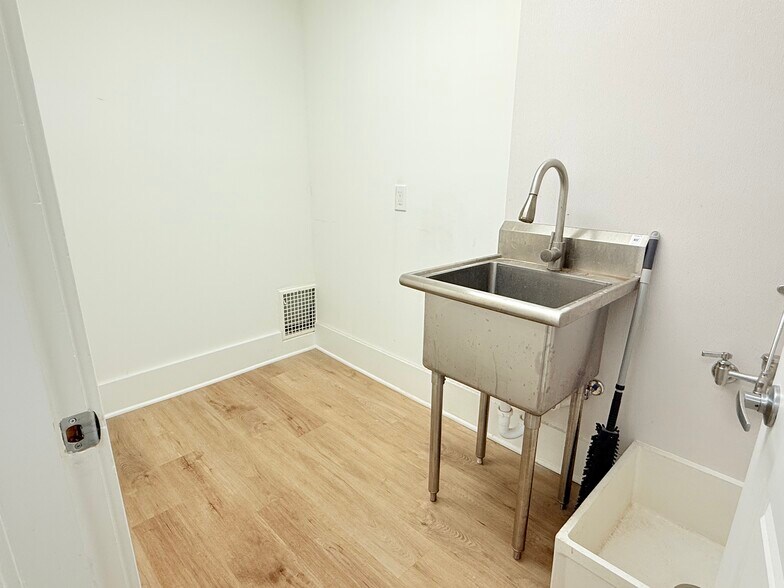 More Photos Of 155 Greenwood Ave, Bethel Unknown For Lease