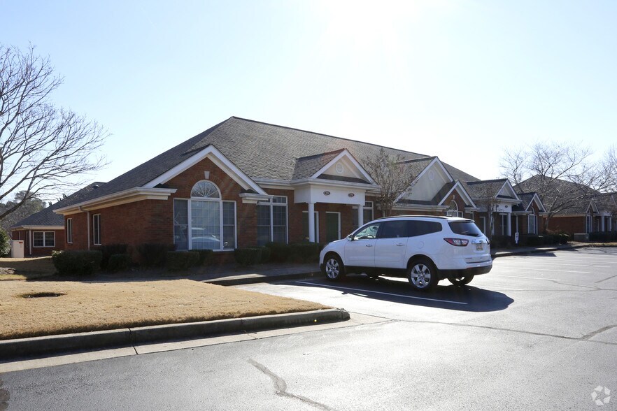 More Photos Of 1701-1704 Macy Dr, Roswell Office For Lease