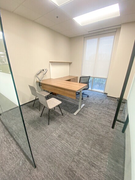 More Photos Of 2550 W Tyvola Rd, Charlotte Office For Lease