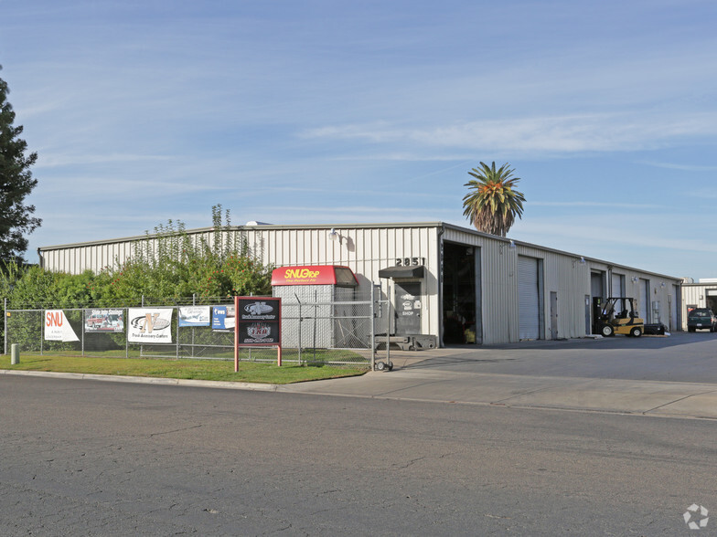 Primary Photo Of 2851 N Sunnyside Ave, Fresno Warehouse For Lease