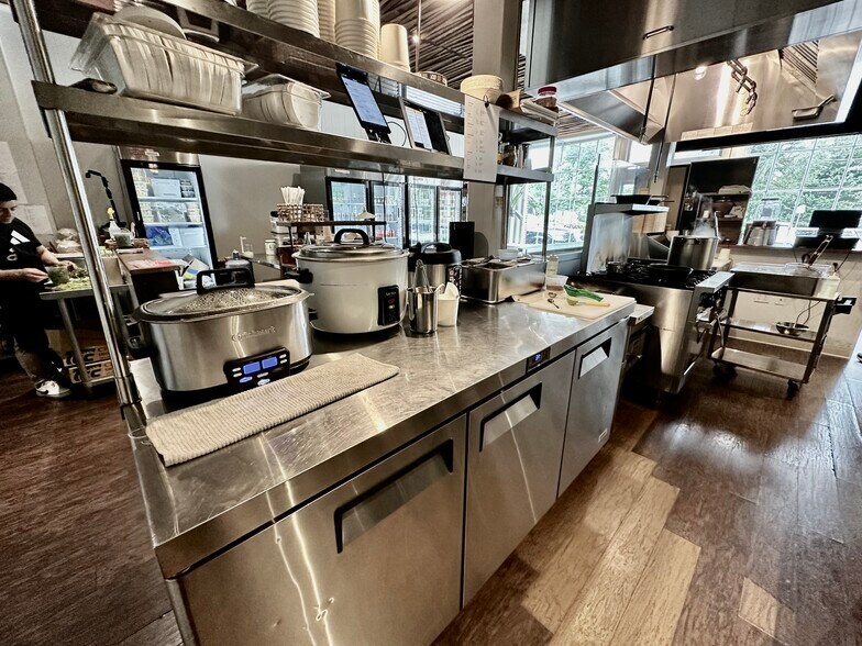 More Photos Of 3 Strickland Rd, Cos Cob Freestanding For Lease