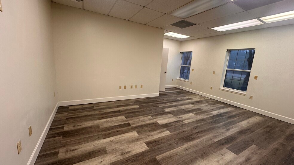 More Photos Of 1544 W 2nd St, Gulf Shores Office For Lease