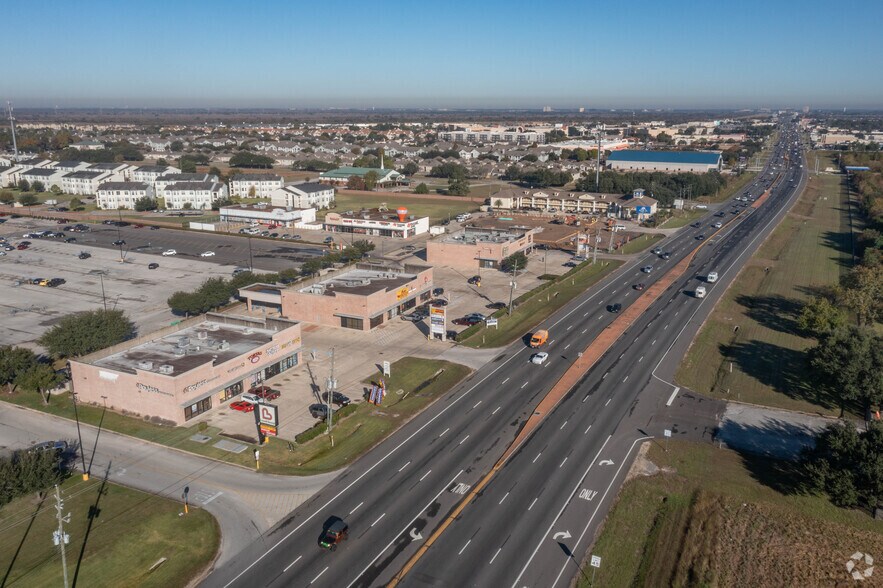 More Photos Of 3320-3418 S Hwy 6, Houston Unknown For Lease