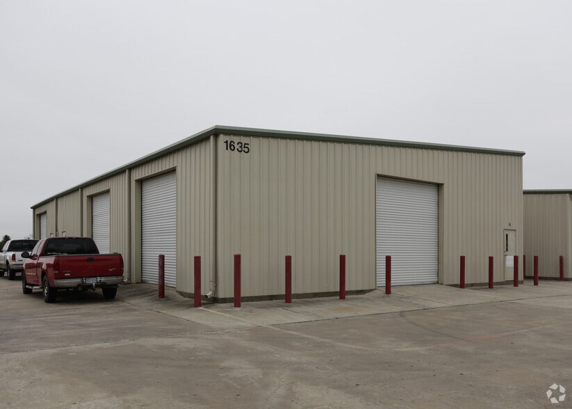More Photos Of 1635 Dickinson Ave, Dickinson Warehouse For Lease