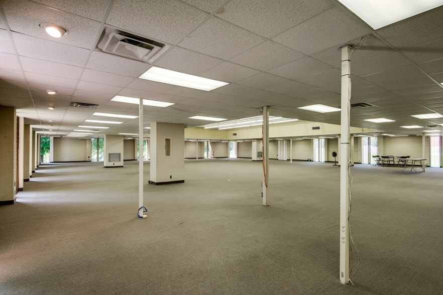 More Photos Of 305 E Hunt St, Dickson Office For Sale