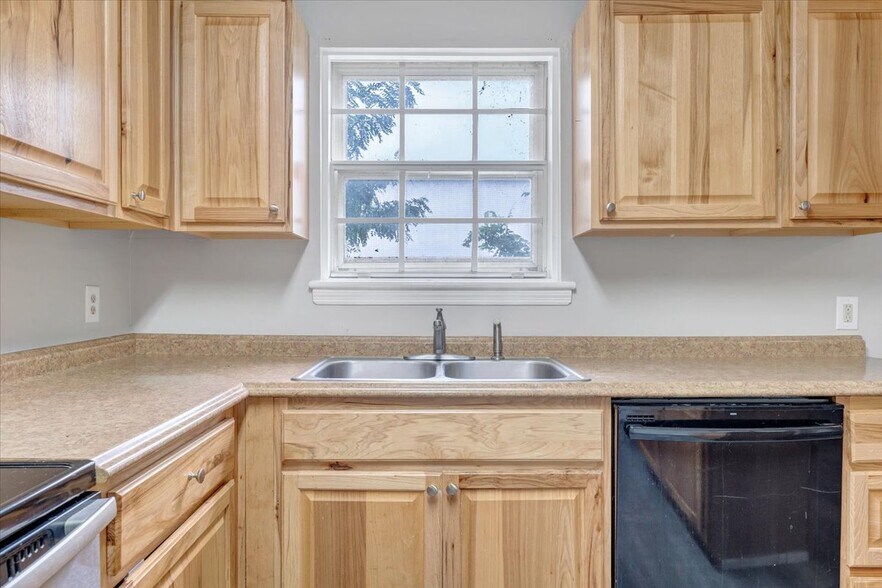 More Photos Of 1702 Elbert Dr, Roanoke Apartments For Sale