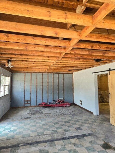 More Photos Of 626 W Carolina Ave, Hartsville Showroom For Sale
