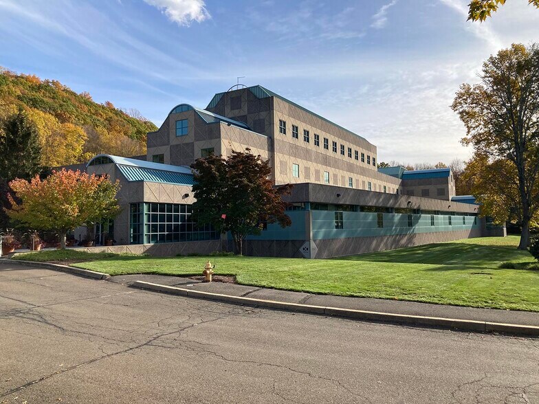 More Photos Of 71 Deerfield Ln, Meriden Office For Sale