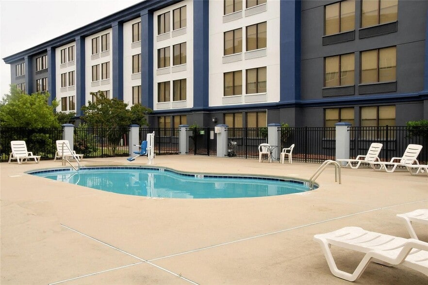 More Photos Of 2115 N Marine Blvd, Jacksonville Hotel For Sale