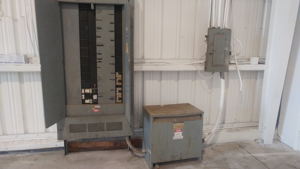 More Photos Of 2814 South St, Fort Myers Warehouse For Sale