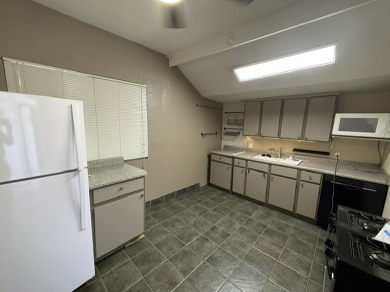 More Photos Of 2313 Montana Ave, El Paso Office Residential For Lease