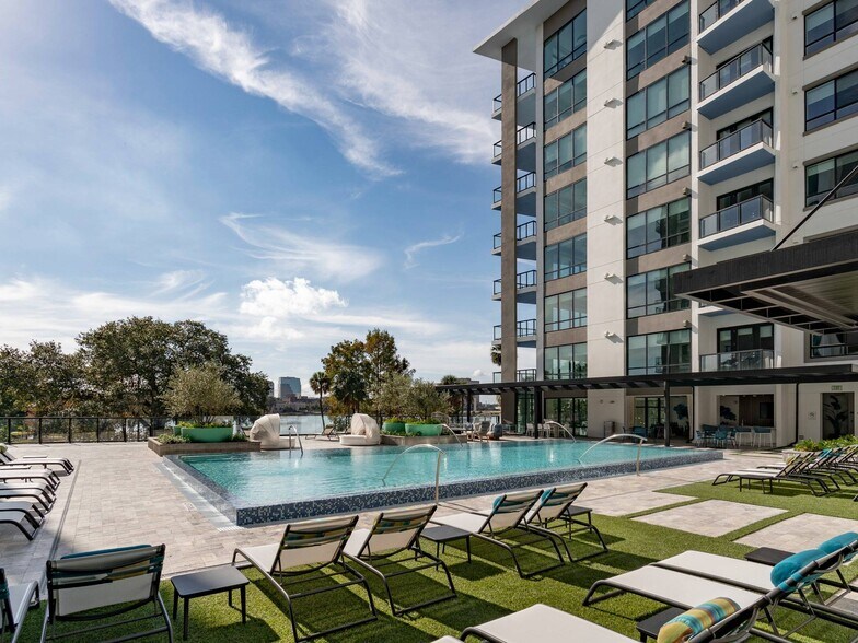 More Photos Of 295 NE Ivanhoe Blvd, Orlando Apartments For Lease
