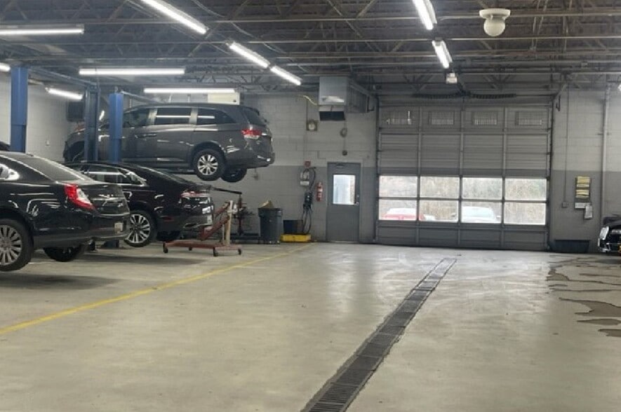 More Photos Of 7591 Annapolis Rd, Landover Hills Auto Dealership For Sale