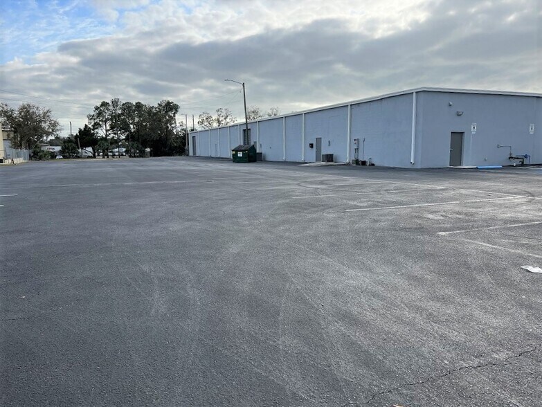 More Photos Of 6850 Cross Bayou Dr, Seminole Manufacturing For Lease