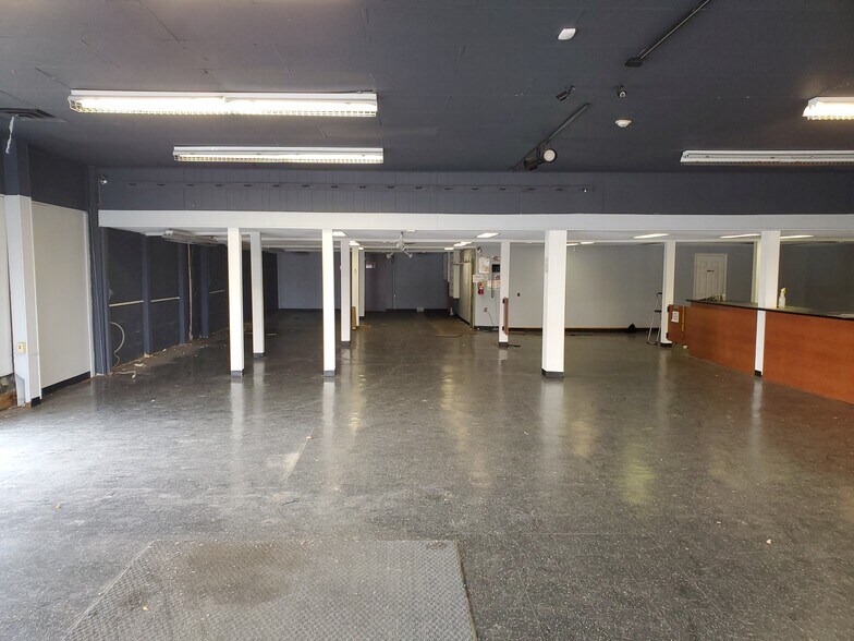 More Photos Of 1700 NW 5th St, Richmond Warehouse For Sale
