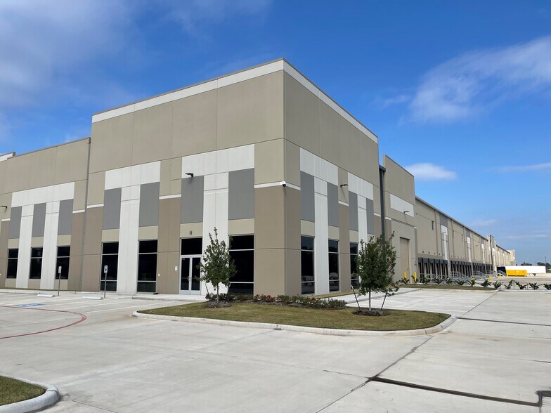 More Photos Of 8235 Plummer St, Houston Distribution For Lease