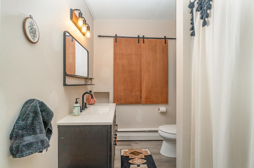 More Photos Of 134 Ashman St, Midland Restaurant For Sale