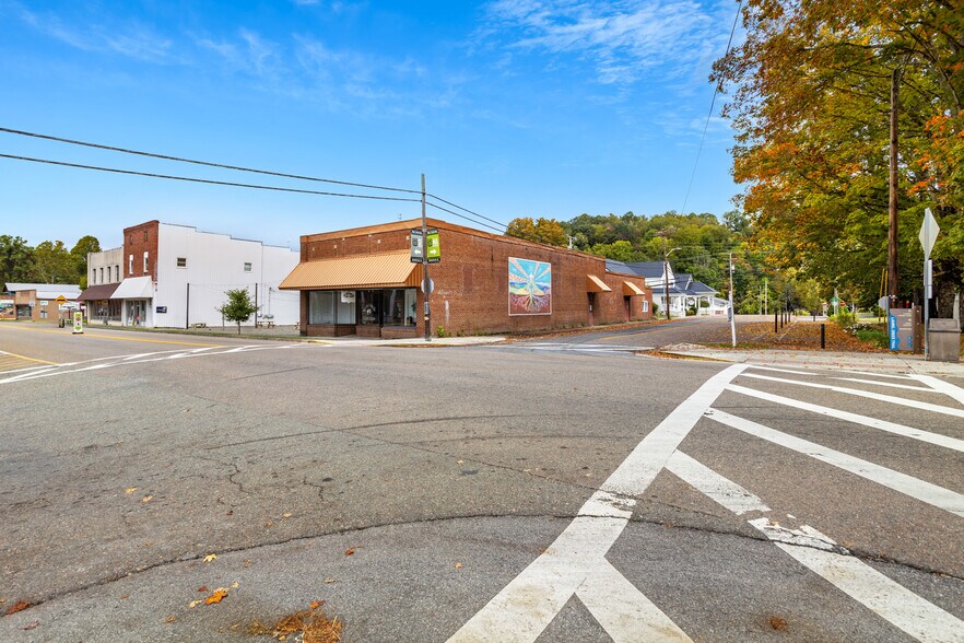 More Photos Of 101 W Laurel Ave, Damascus General Retail For Sale