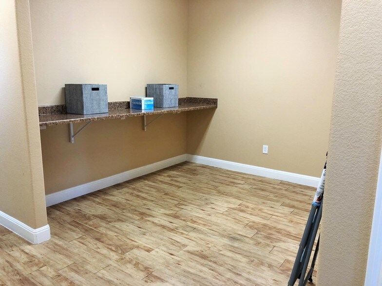 More Photos Of 1920 Corporate Dr, San Marcos Office For Sale