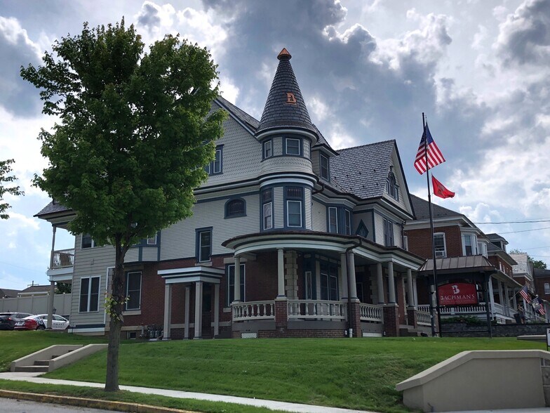 Primary Photo Of 208 W Penn Ave, Wernersville Office Residential For Lease