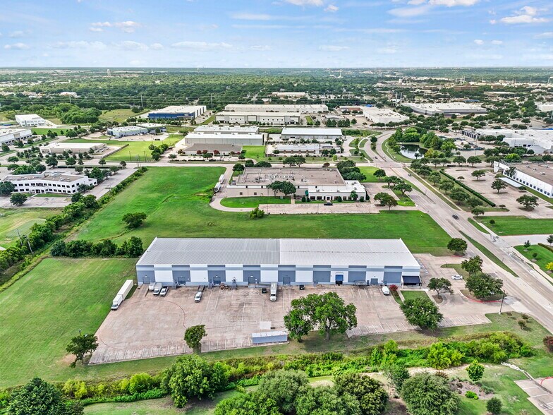 More Photos Of 2140 N Redbud Blvd, McKinney Warehouse For Lease