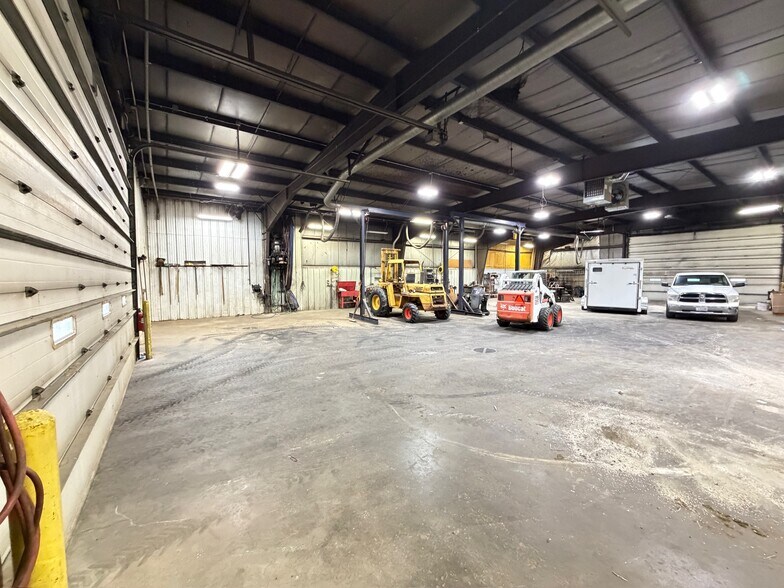 More Photos Of 4414 State Road 92, Brooklyn Industrial For Lease