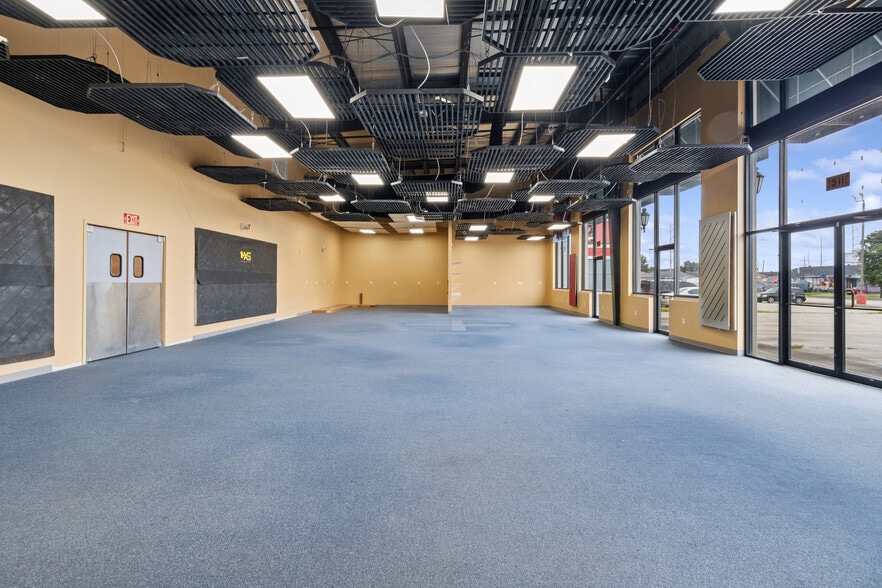 More Photos Of 8180 Earhart Blvd, New Orleans General Retail For Lease