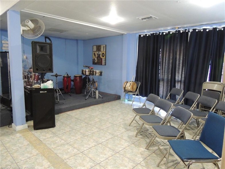 More Photos Of 408 N Ridgewood Dr, Sebring Freestanding For Sale