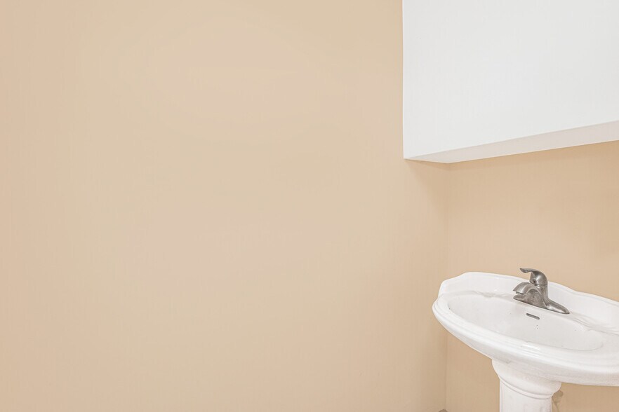 More Photos Of 319 W 47th St, New York Apartments For Lease