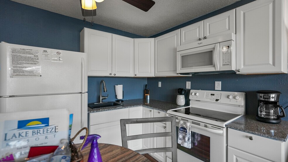 More Photos Of 91 Breeze Dr, Camdenton Hotel For Sale