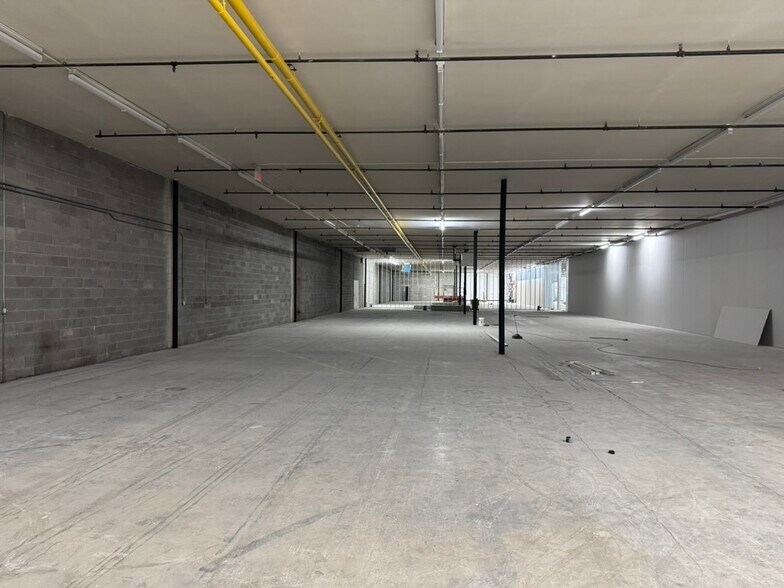 More Photos Of 450 Murray Hill Pky, East Rutherford Warehouse For Lease