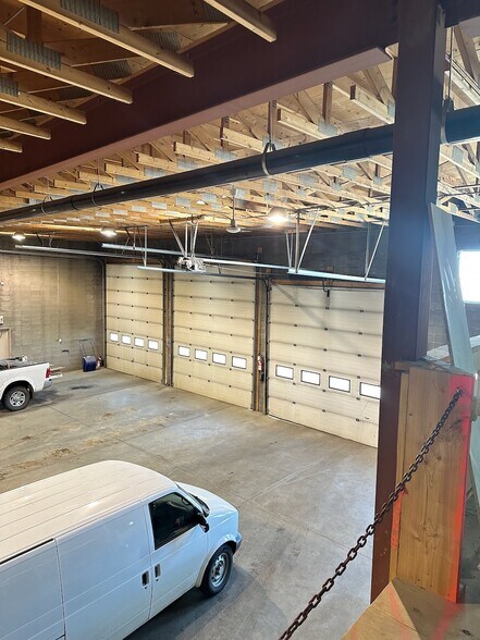 More Photos Of 11010 111th Ave NW, Edmonton Warehouse For Lease