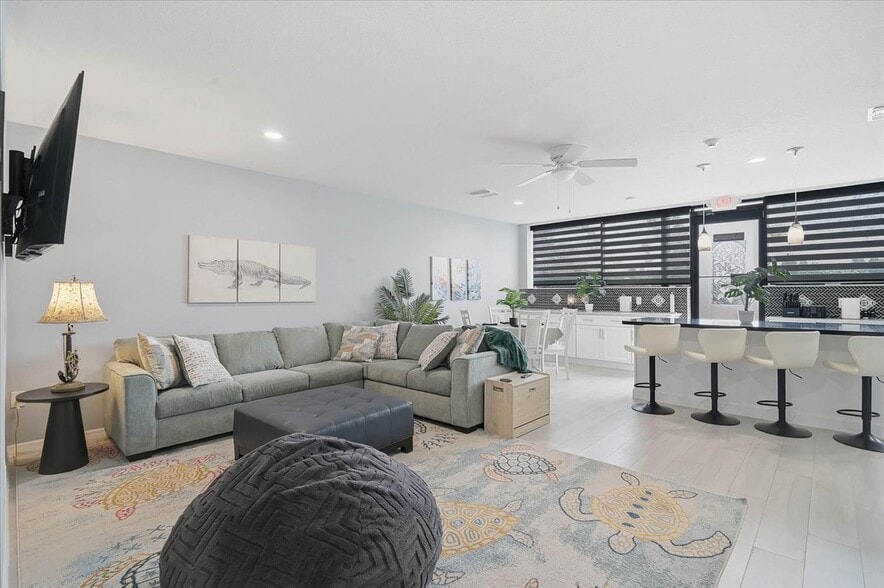 More Photos Of 2160 Gulf Gate Dr, Sarasota Storefront For Sale
