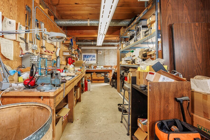 More Photos Of 835 SE 17th Ave, Portland Office For Sale