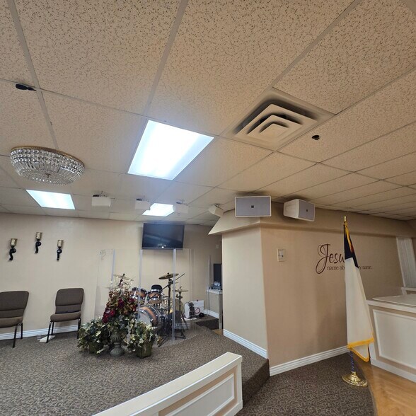 More Photos Of 3950 S Redwood Rd, Salt Lake City Freestanding For Sale