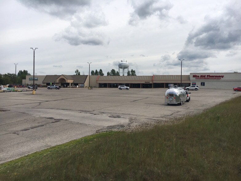 More Photos Of 1179 US Highway 31 S, Manistee General Retail For Lease
