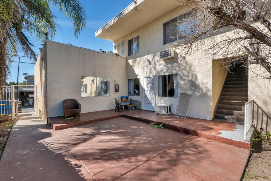 More Photos Of 17926 Schoenborn St, Northridge Apartments For Sale