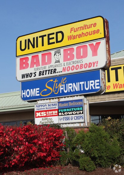 More Photos Of 1540 Dundas St E, Whitby General Retail For Lease