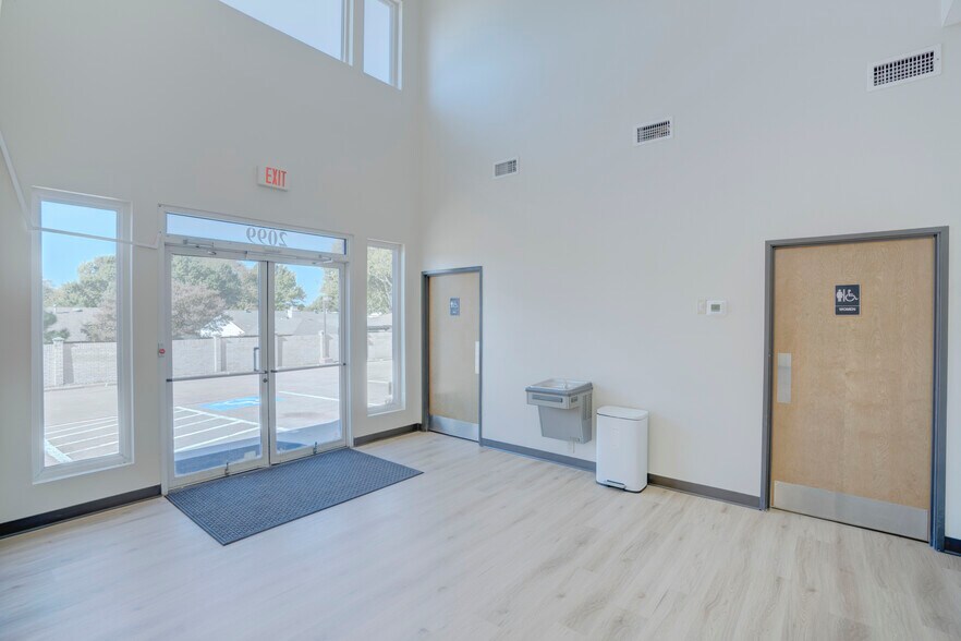 More Photos Of 2099 N Collins Blvd, Richardson Office For Lease